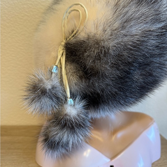 Luxurious Mink Fur Hat with Pom Poms - Picture 3 of 8